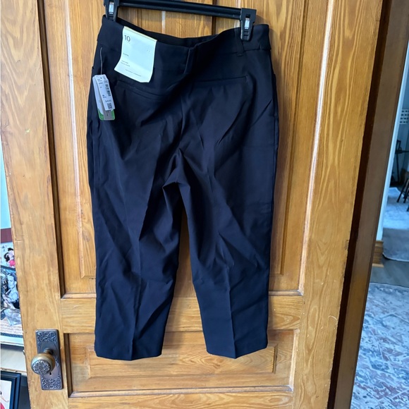 Reitmans Black High Rise Capris - Picture 2 of 3
